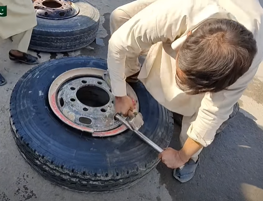 Changing Tires On A Split Rim Truck Is Scary, But The Pakistani Truck Dudes Handle It Like It’s Nothing!