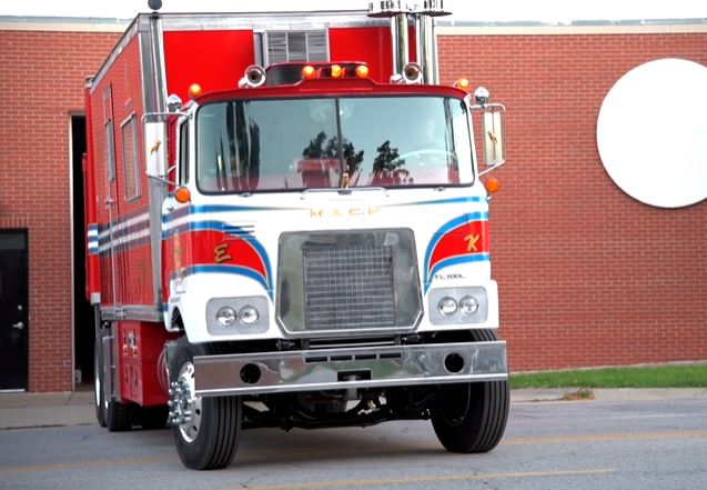 Video: Resurrecting Evel Knievel’s Big Red Truck. This Mack Is Truly Something Special