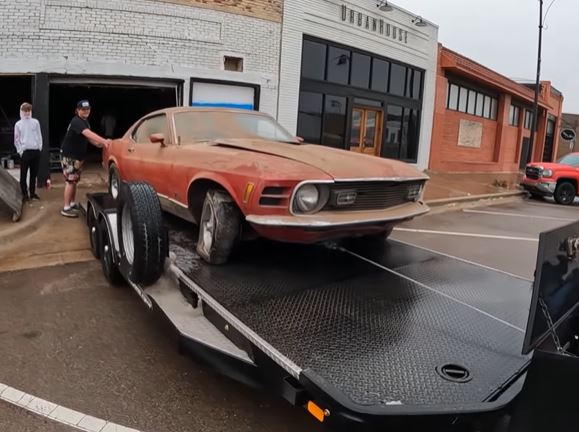 Recovering a ’70 Mach1 From An Old Abandoned Building With The Murder Nova Crew