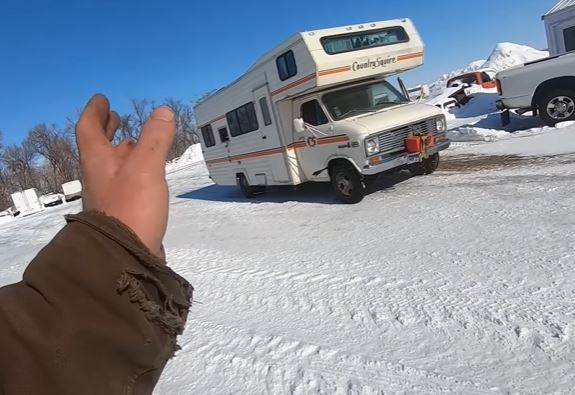 Will It Run? This 1977 Country Squire Motorhome Was Abandoned for 15 Years! What Kind Of Crazy Is About To Happen Here?