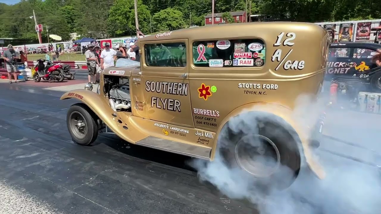 Hot Rod Hoarder Brings Us 6 Minutes of SCREAMING Engines from Southeast Gassers