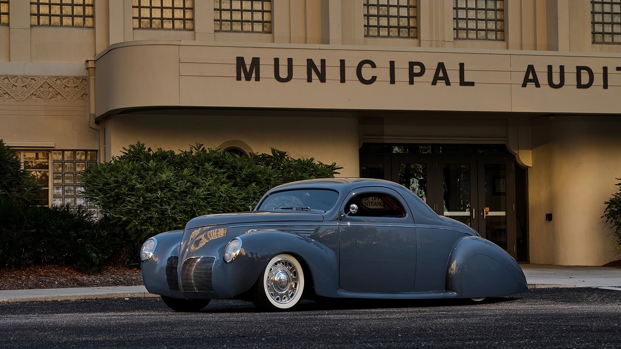 Bustys Bar & Jukebox LoneStar Round Up Kick Off Party Video: Hot Rods, Customs, And More In Austin